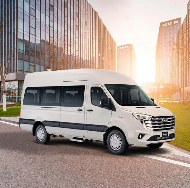 Van JAC Sunray de 16 pasajeros de Orellis Logistic