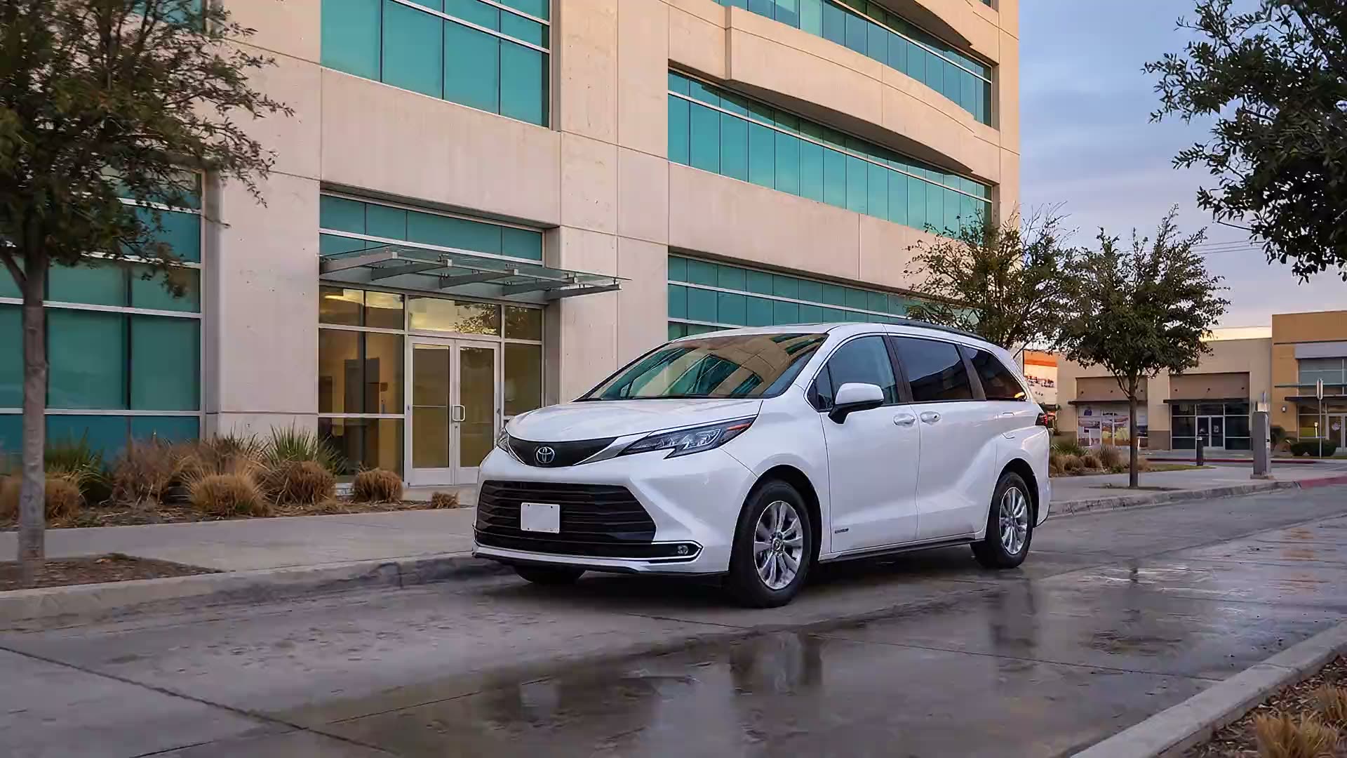 White Toyota Sienna outside a clinic in Zona Río, Tijuana.